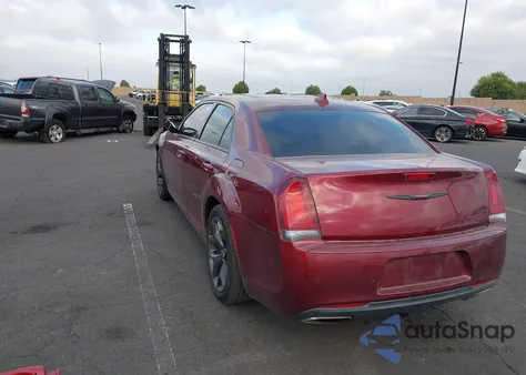 2021 Chrysler 300 300S z USA, uszkodzony, nr VIN 2C3CCABG0MH541253